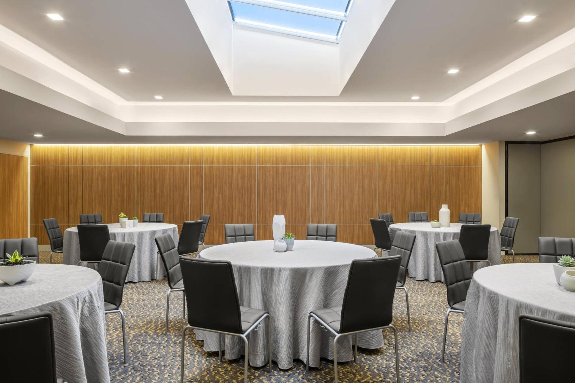 Ac Hotel By Marriott Louisville Downtown Esterno foto