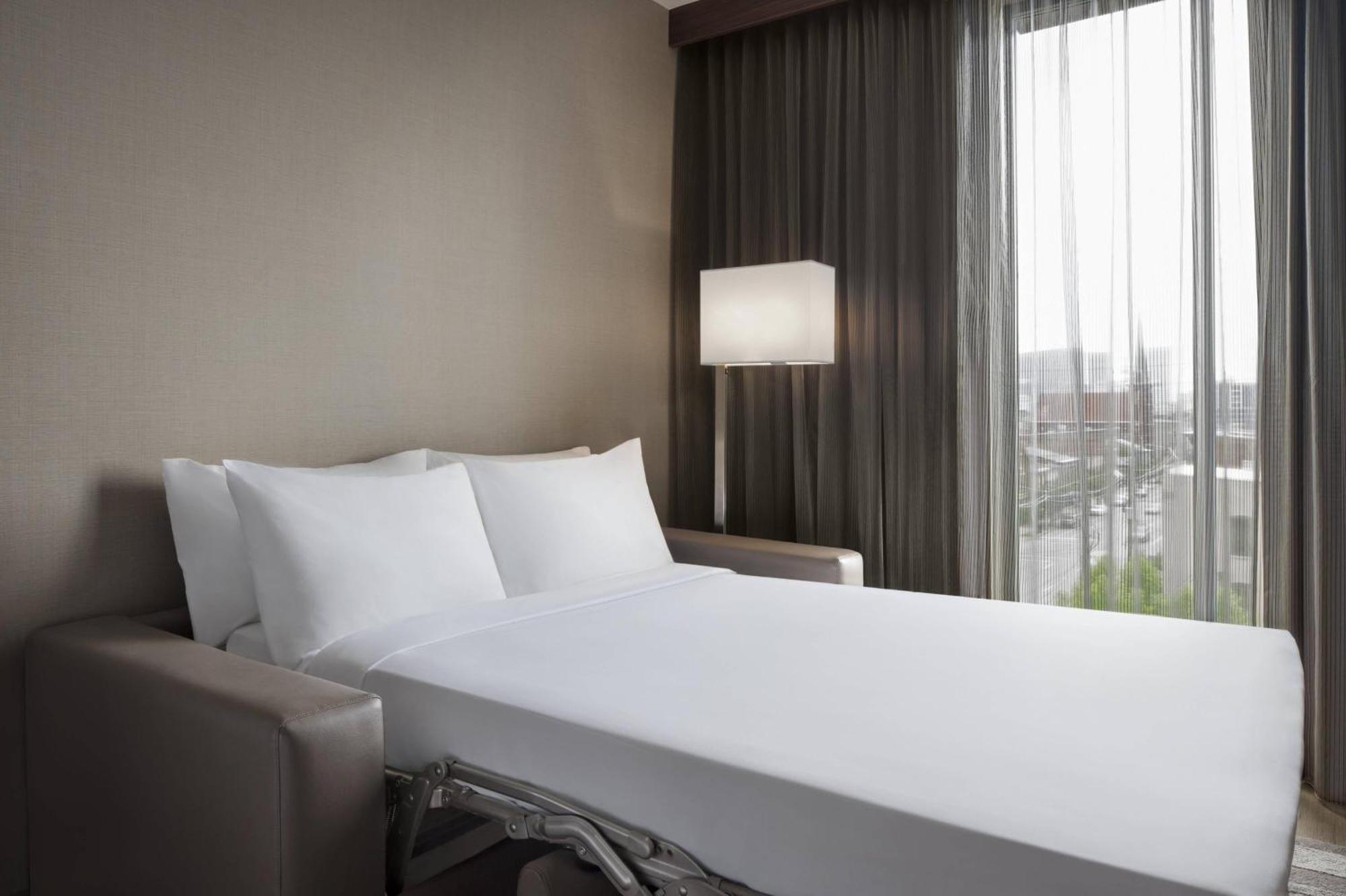 Ac Hotel By Marriott Louisville Downtown Esterno foto